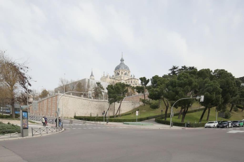 For You Rentals Coqueto Apartamento Temporal De Dos Dormitorios En El Corazon De Madrid Sgv63 ภายนอก รูปภาพ
